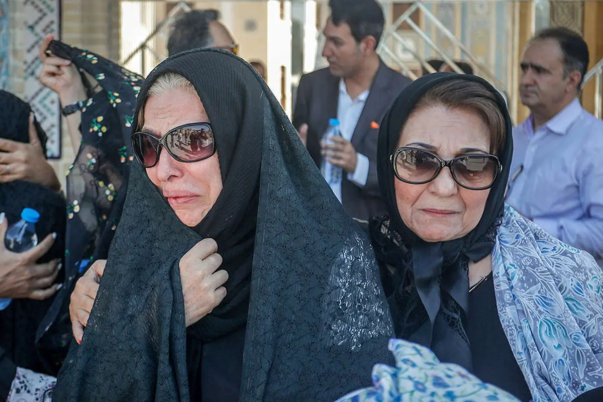 (تصاویر) وداع با کارگردان سینما در حرم شاهچراغ(ع)