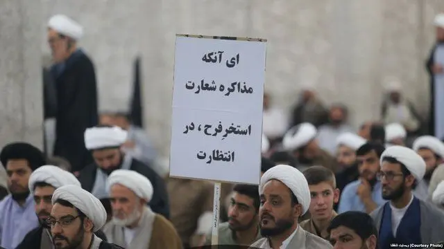 واکنش بروجردی به تصویر جنجالی تجمع طلاب