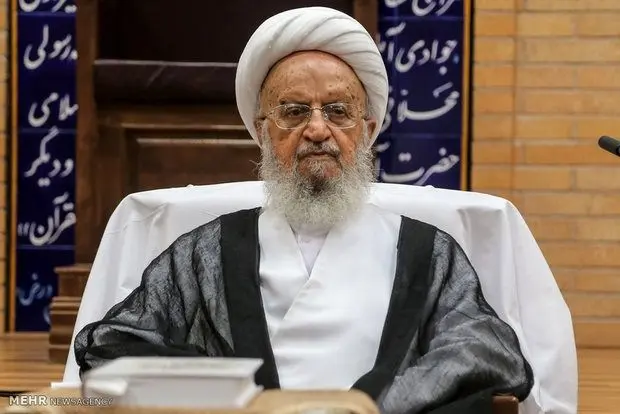 قطع نماز آیت‌الله مکارم شیرازی در حرم رضوی