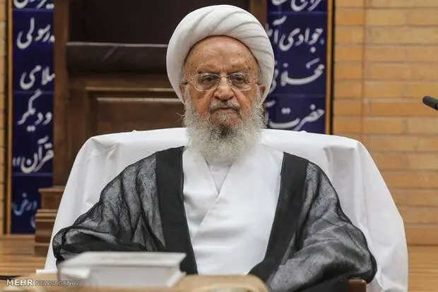 قطع نماز آیت‌الله مکارم شیرازی در حرم رضوی