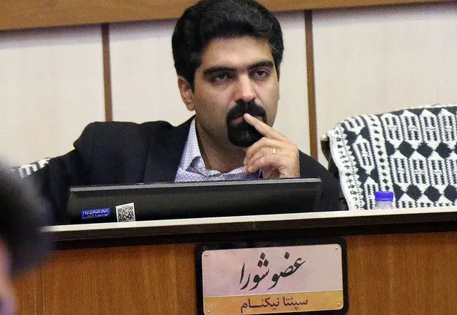 روایت سپنتا نیکنام از اشک‌های یک عضو شورا