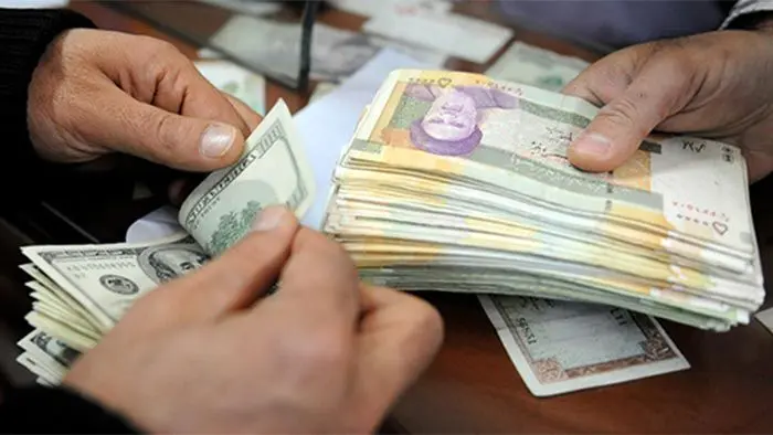 تبعات عبور دلار از ۱۰ هزار تومان؛ بازار کالا و کار قفل می‌شود