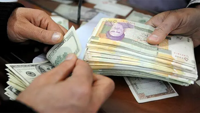 تبعات عبور دلار از ۱۰ هزار تومان؛ بازار کالا و کار قفل می‌شود