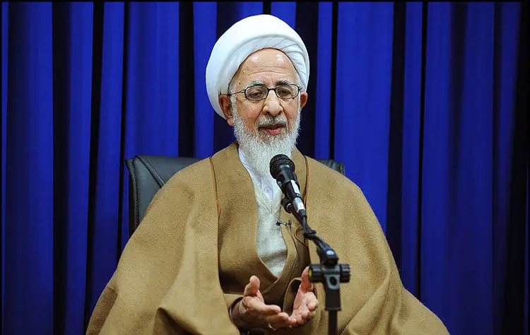 آیت‌الله جوادی‌آملی: مردم را با فشار ساکت‌کردن نتیجه تلخ دارد
