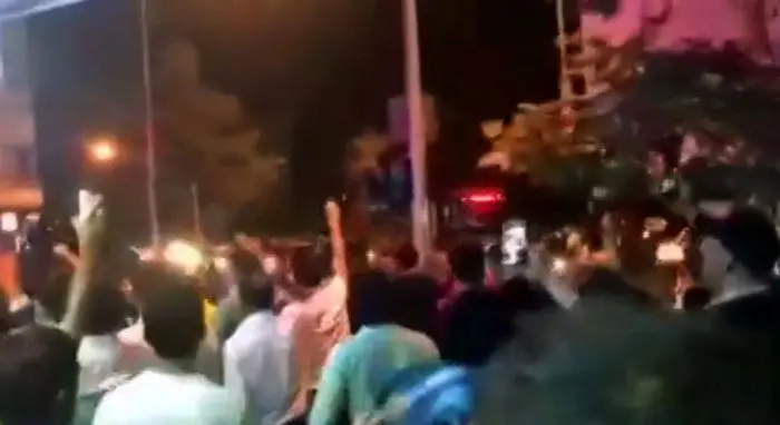 سردرگمی در مواضع؛ اعتراض خوب است یا بد؟!
