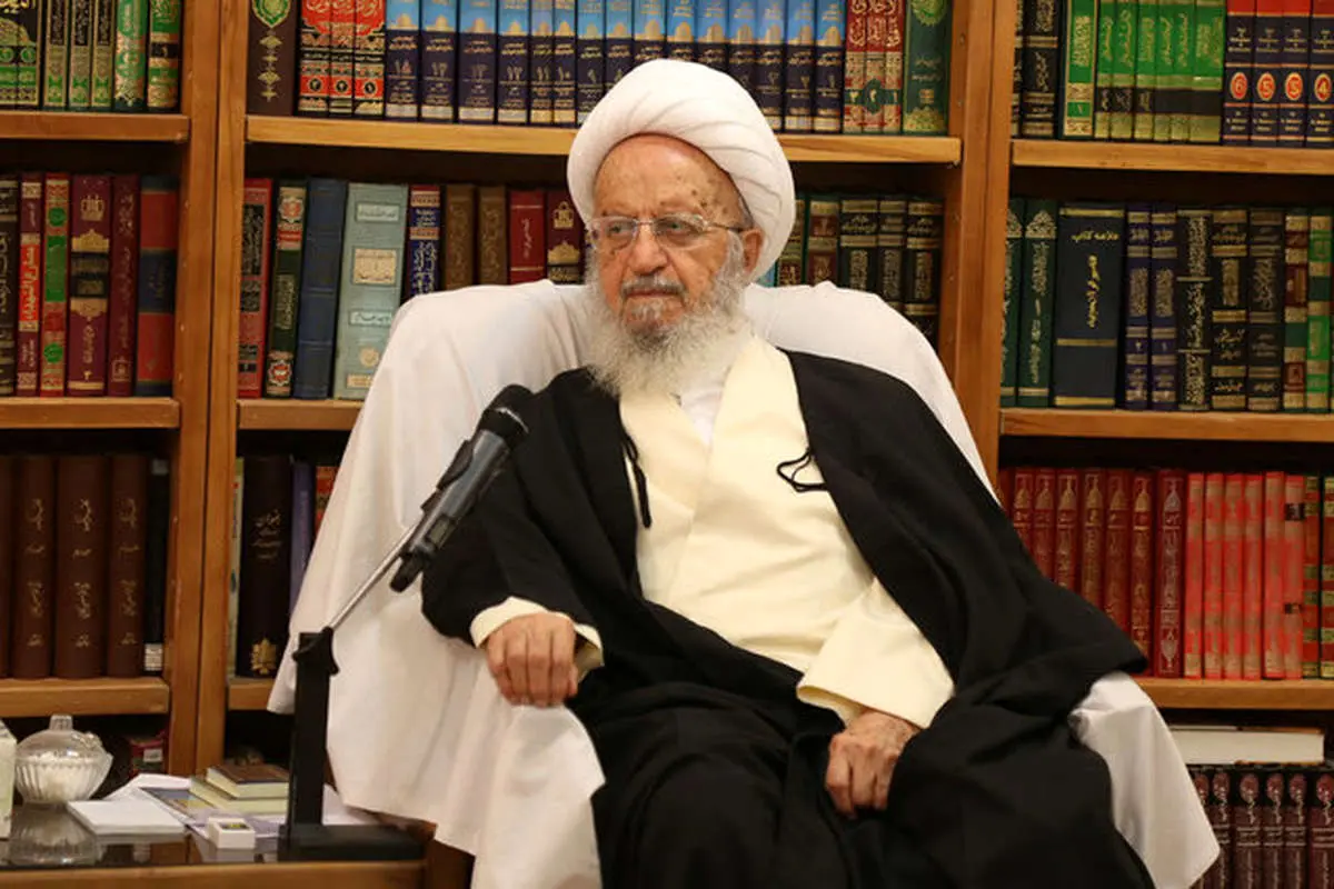 نظر آیتالله مکارم درباره حضور بانوان در ورزشگاهها