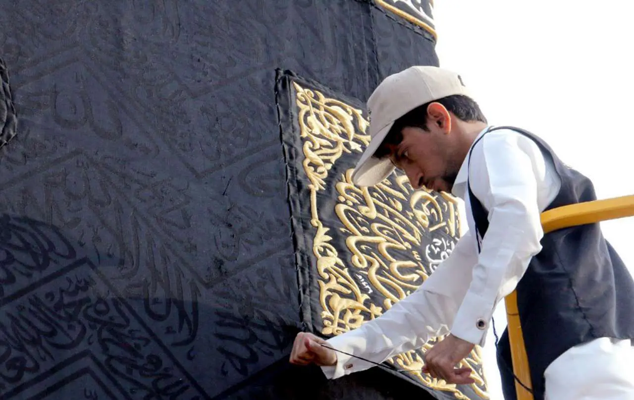 (تصاویر) مراسم جایگزینی پرده کعبه
