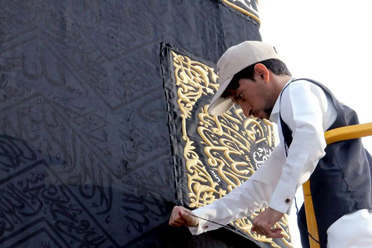 (تصاویر) مراسم جایگزینی پرده کعبه