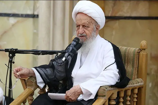 گلایه آیت‌الله مکارم از تجمع قم در جمع فرماندهان سپاه