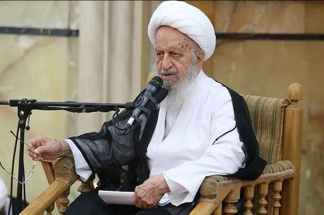 گلایه آیت‌الله مکارم از تجمع قم در جمع فرماندهان سپاه