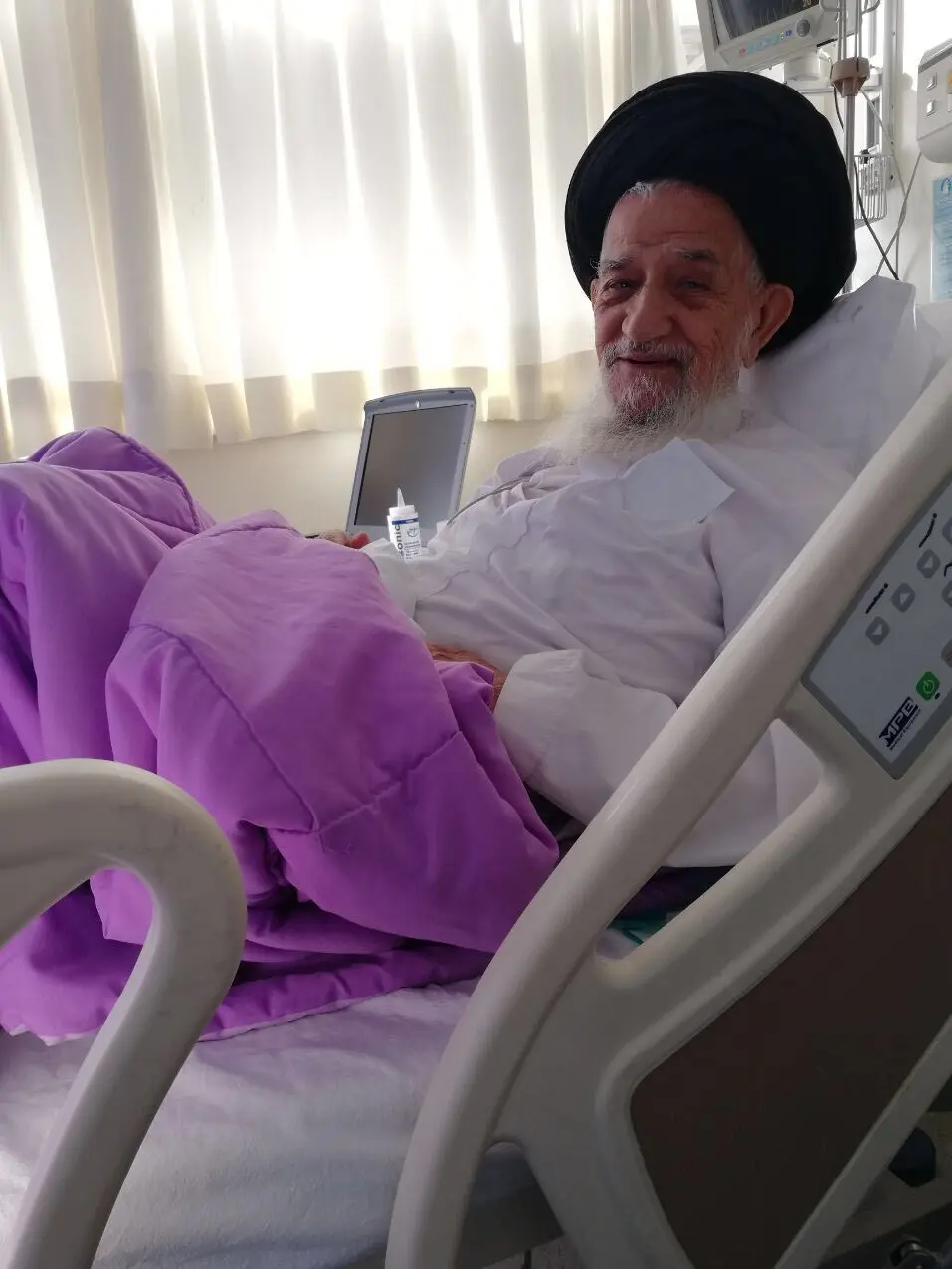 (تصویر) آیت‌الله علم‌الهدی در بیمارستان بستری شد