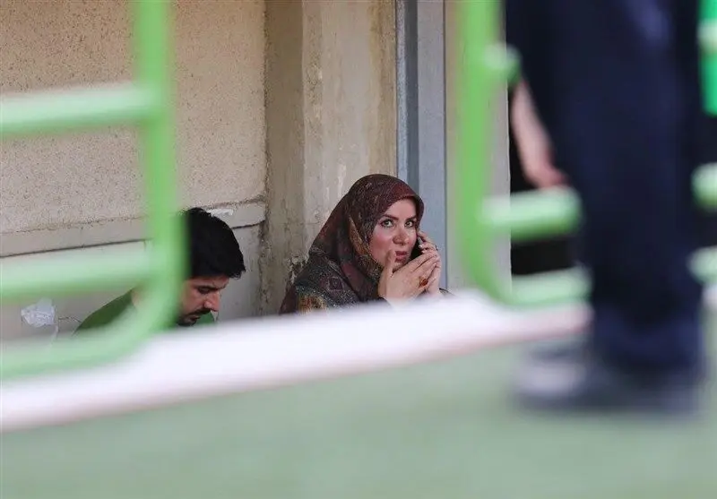 (تصویر) حضور گزارشگر زن رادیو در ورزشگاه آزادی