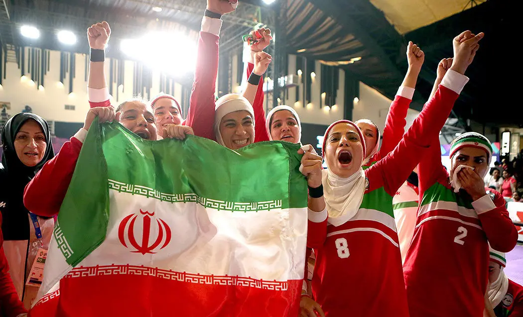 (تصاویر) شادی زنان و مردان کبدی ایران روی سکوی قهرمانی