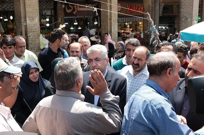 اتوبوس سواری و بازارگردی وزیر نیرو