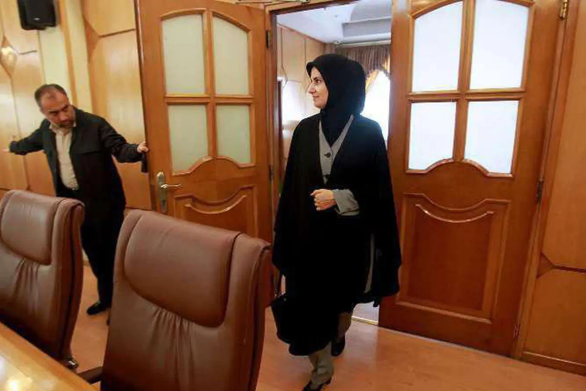 (تصاویر) پوشش جدید "لعیا جنیدی" معاون حقوقی روحانی