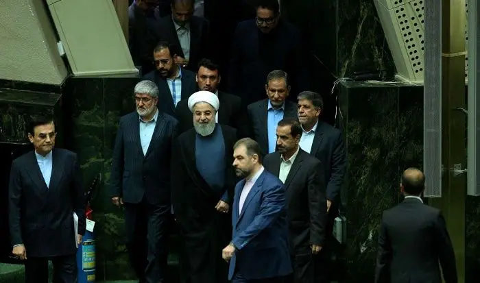دست‌های خالی روحانی!