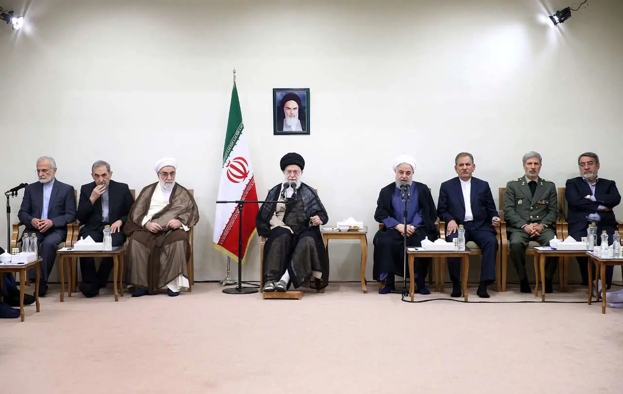 روحانی و اعضای هیئت دولت با رهبر انقلاب دیدار کردند