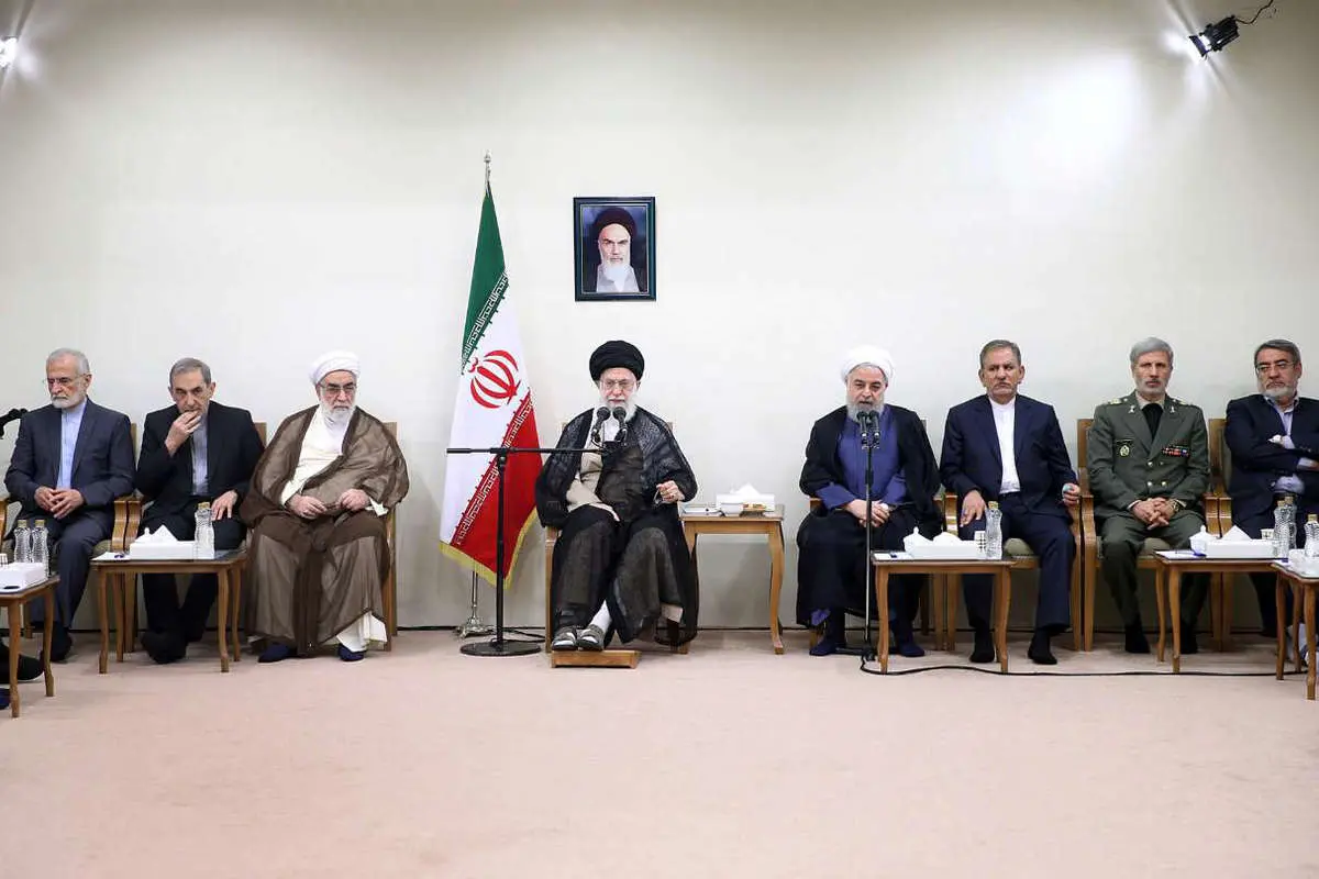 روحانی و اعضای هیئت دولت با رهبر انقلاب دیدار کردند