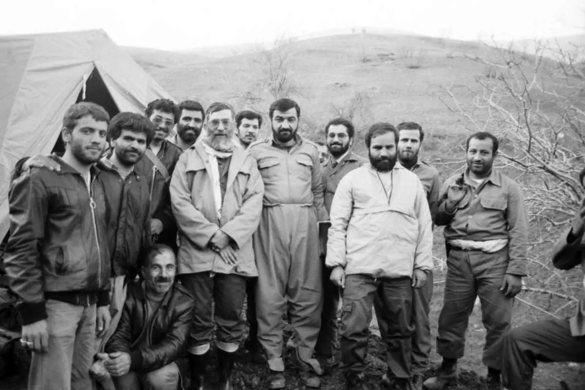 تصویری تاریخی از رهبر انقلاب و محسن رضایی