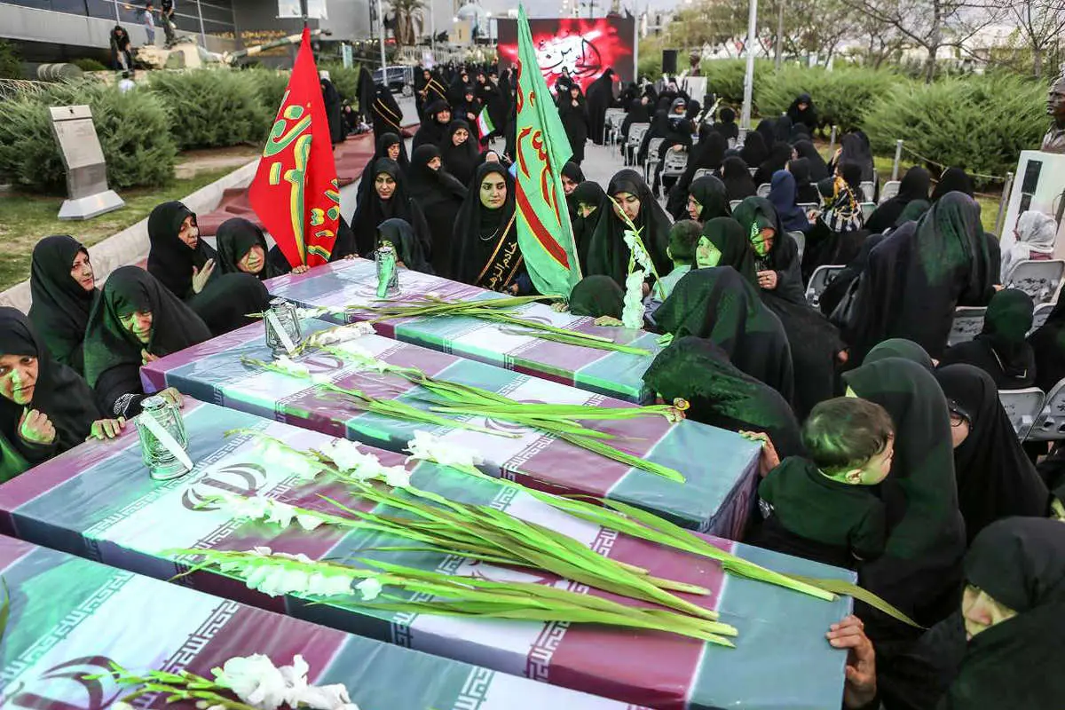 (تصاویر) وداع با پیکر ۱۳۵ شهید گمنام دفاع مقدس
