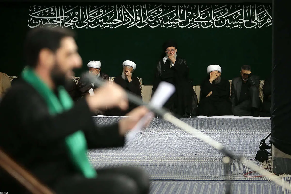 (تصاویر) نخستین شب عزاداری با حضور رهبر انقلاب
