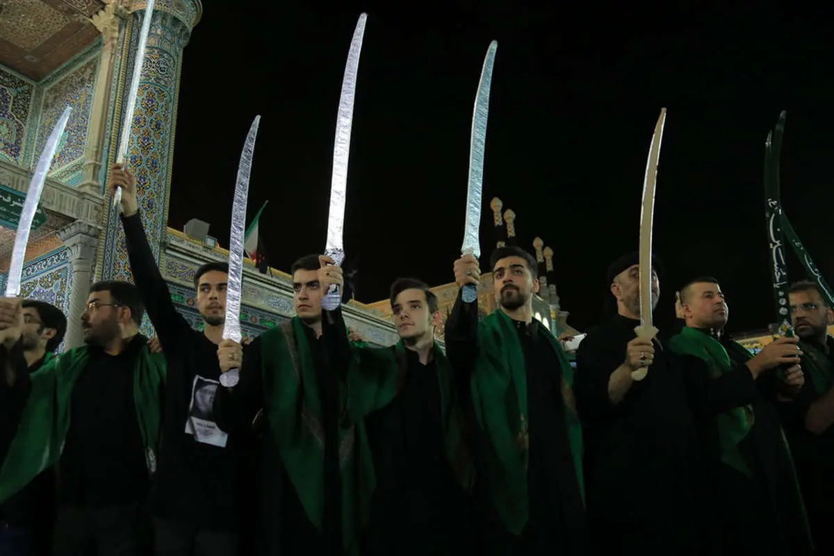 (تصاویر) عزاداری مشق شمشیر نجفیهای مقیم قم