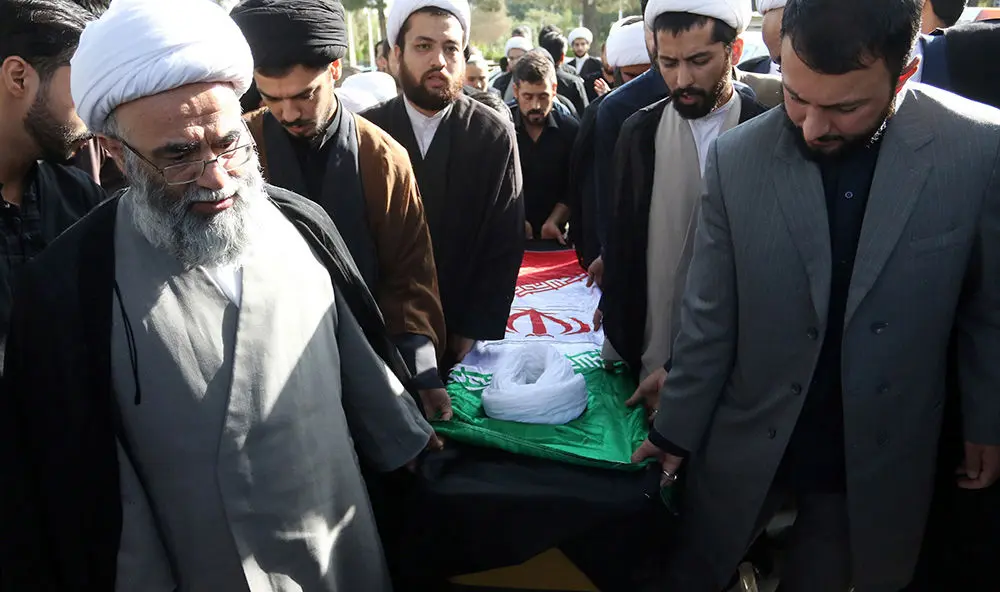 (تصاویر) تشییع پیکر طلبه مشهدی هم‌زمان با تاسوعا