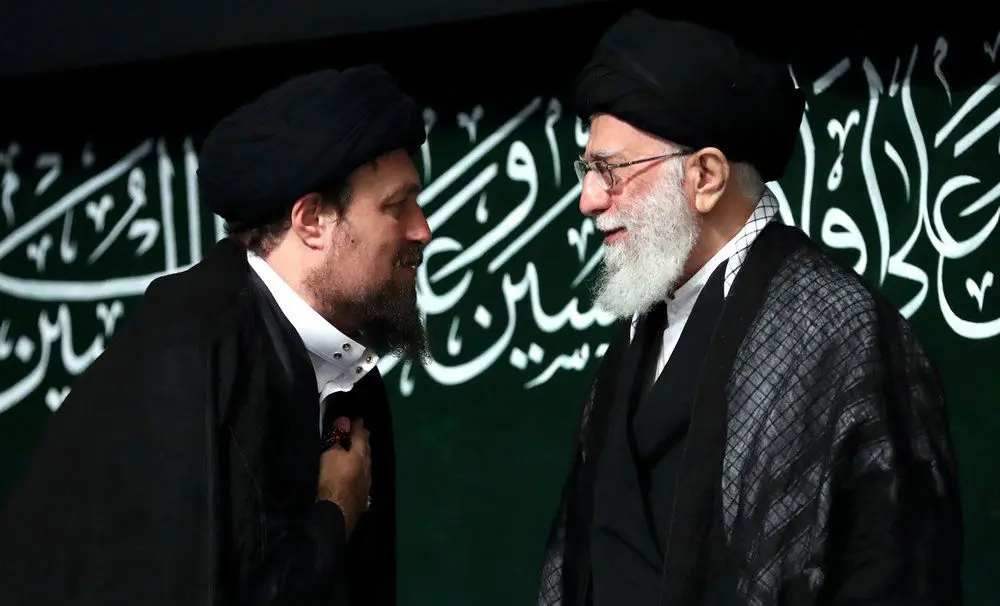 گفت‌وگوی رهبرانقلاب و سیدحسن خمینی در حسینیه امام خمینی (ره)