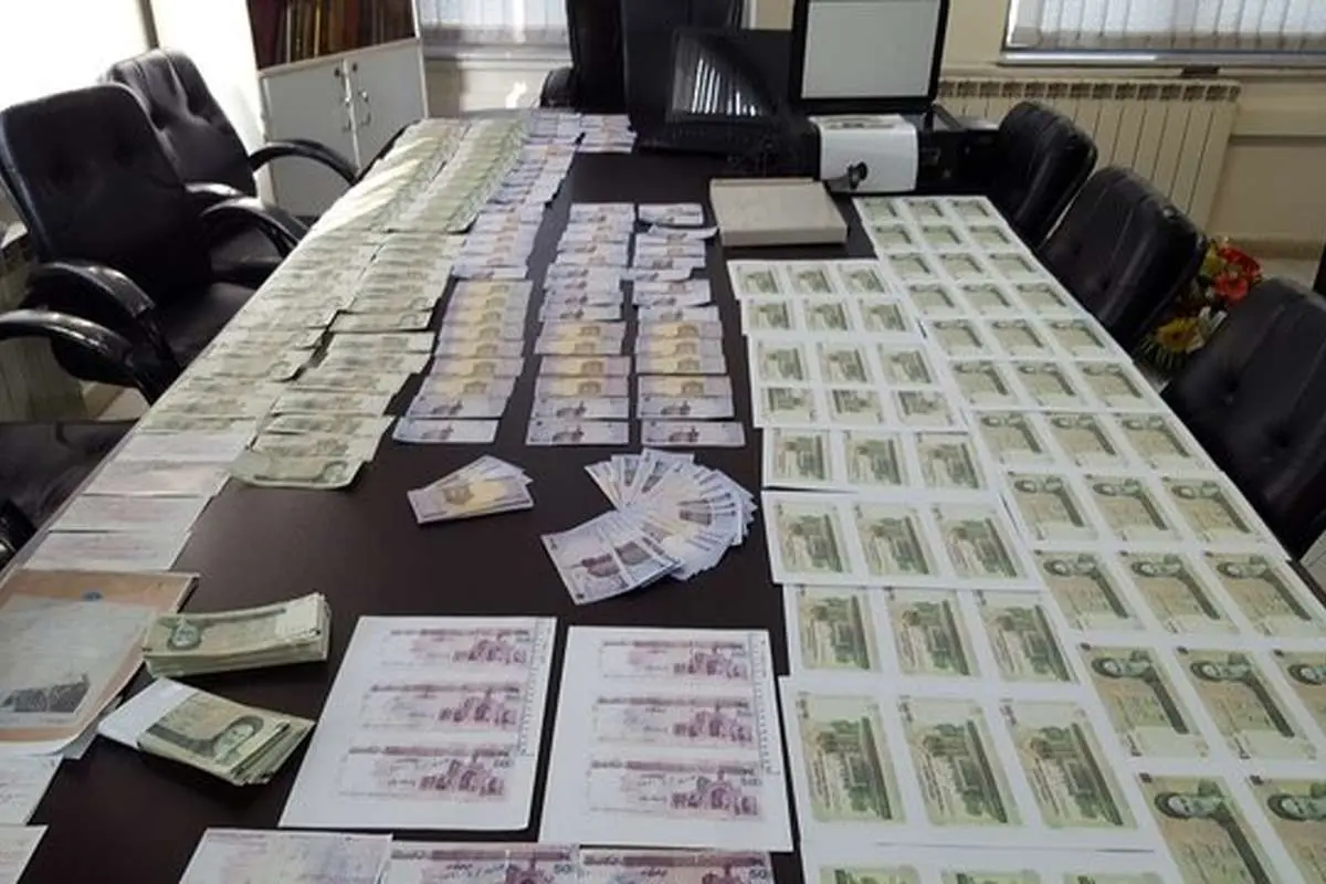 (تصاویر) بلیتفروش مترو باند جعل اسکناس را منهدم کرد