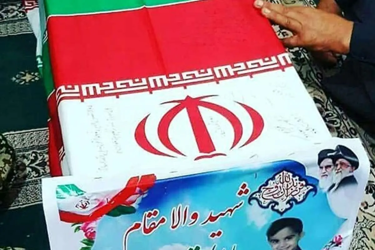 (تصویر) تابوت شهید ۴ ساله حادثه تروریستی اهواز