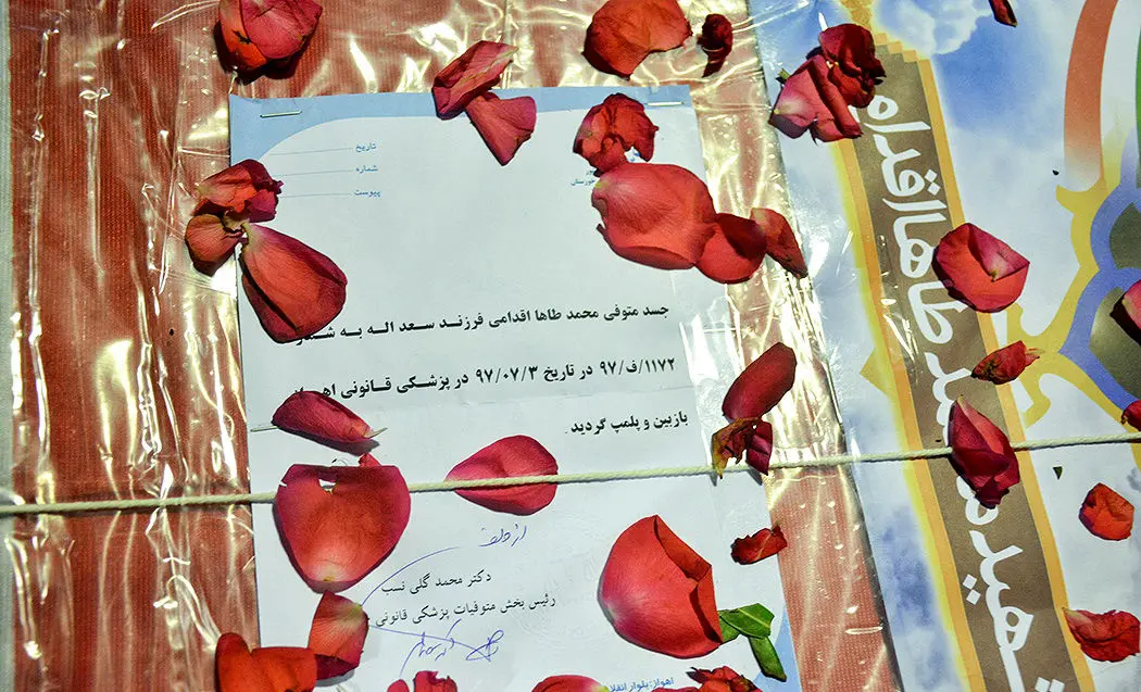 (تصاویر) بدرقه شهید ۴ساله حادثه تروریستی اهواز