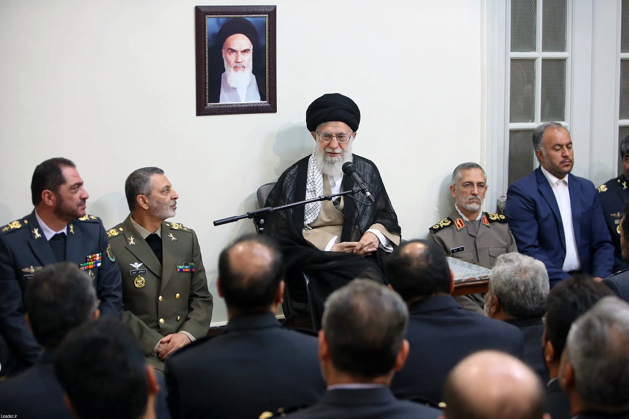 رهبر انقلاب: احتمال وقوع جنگ نظامی وجود ندارد