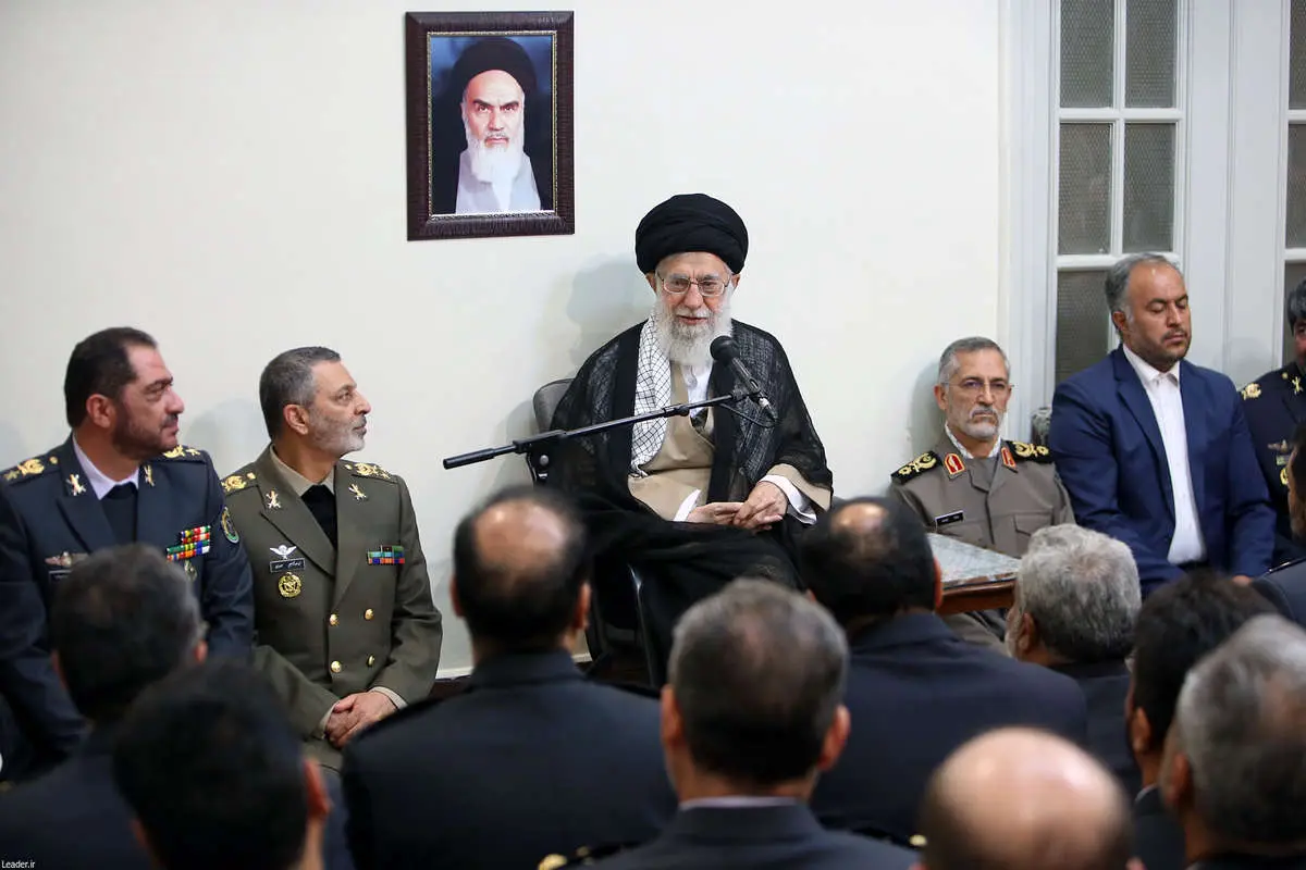 رهبر انقلاب: احتمال وقوع جنگ نظامی وجود ندارد