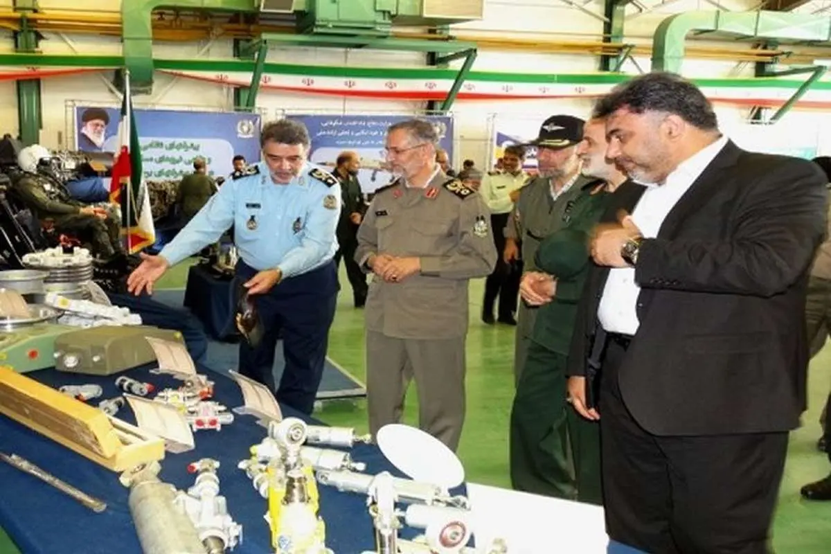 بازدید رئیس دفتر فرماندهی کل قوا از جت جنگنده کوثر