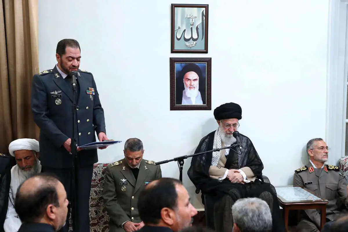 (تصاویر) دیدار فرماندهان پدافند هوایی ارتش با رهبر انقلاب