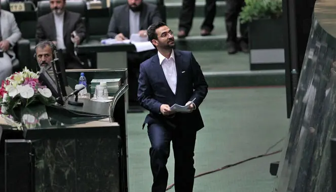 ماجرای تنهایی یک وزیر در مبارزه با امضاهای طلایی