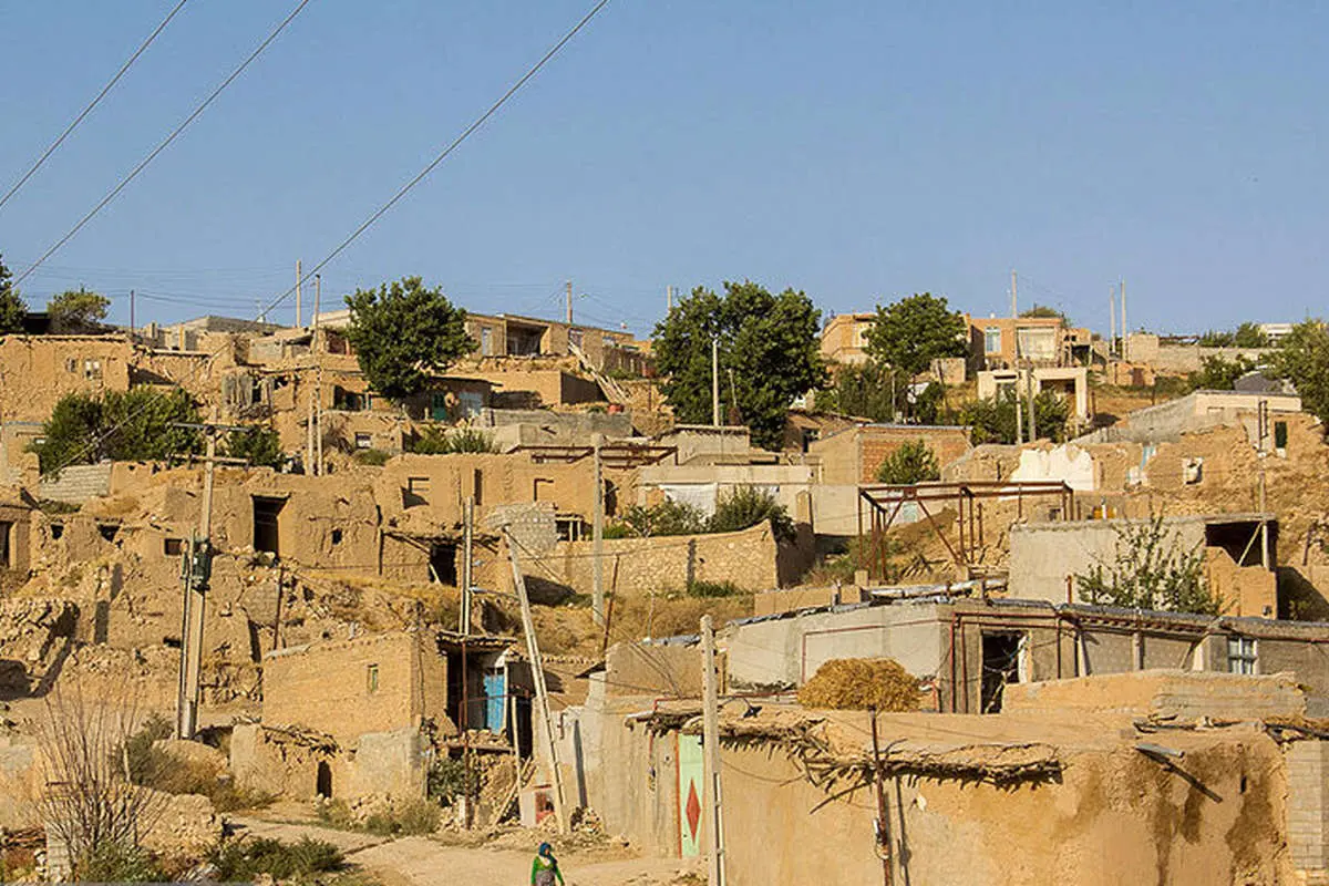 (تصاویر) زندگی زیر سقفهای لرزان روستای زلزلهزده