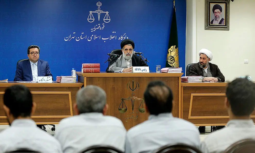 ۱۱ متهم پرونده‌های اقتصادی اخیر فراری‌اند؛ خاوری تکثیر می‌شود؟