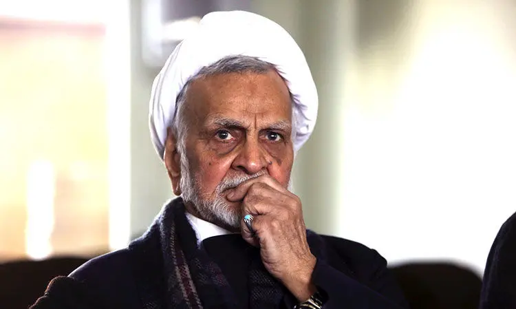 حجتی کرمانی: آقای مصباح روزنامه خواندن را اتلاف وقت می‌داند