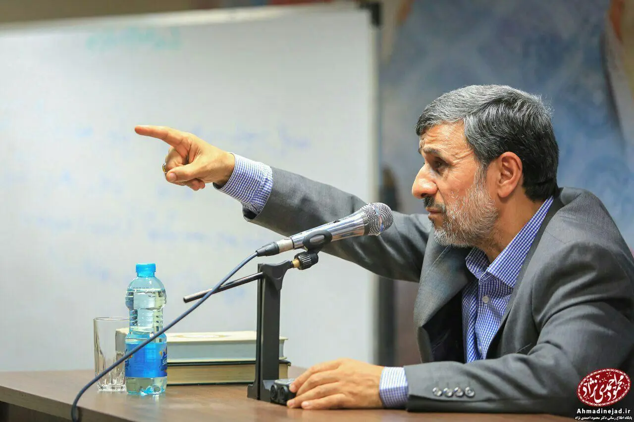 احمدی‌نژاد از چه کسانی دفاع می‌کند؟