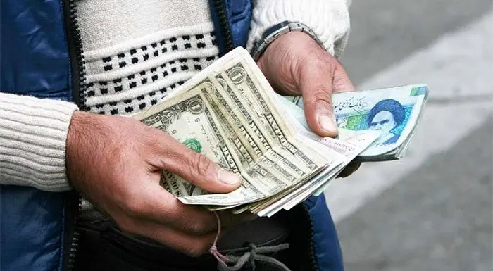 چرا قیمت دلار شبانه بالا می‌رود؟