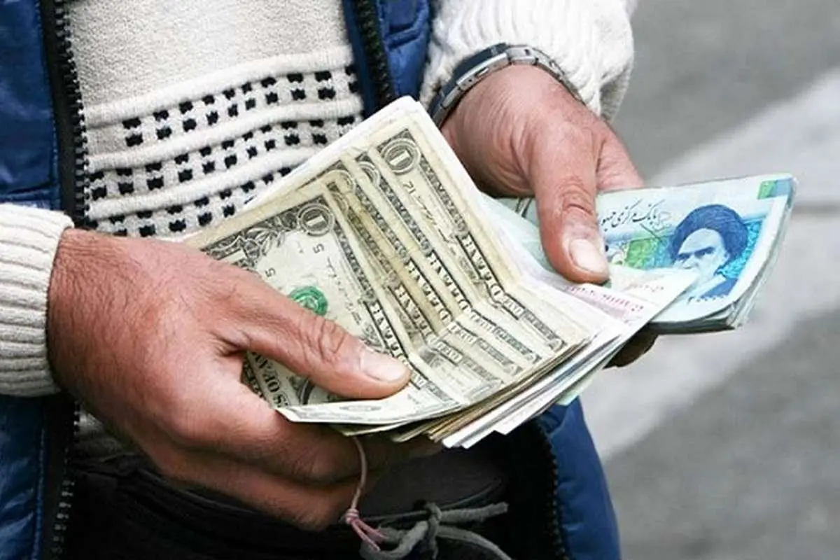 چرا قیمت دلار شبانه بالا میرود؟