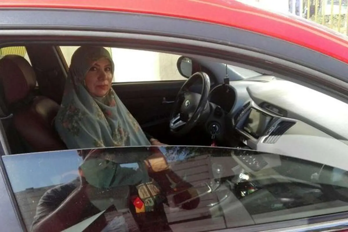 گوینده زن ورزشگاه آزادی، مجوز ورود نگرفت