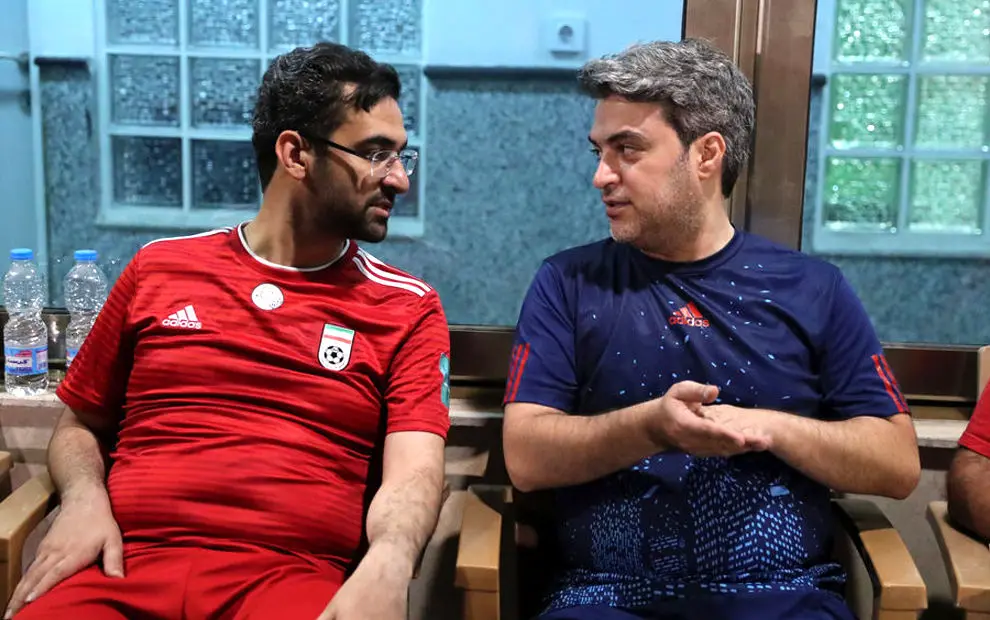 (تصاویر) وزیر ارتباطات در زمین چمن هت‌تریک کرد!