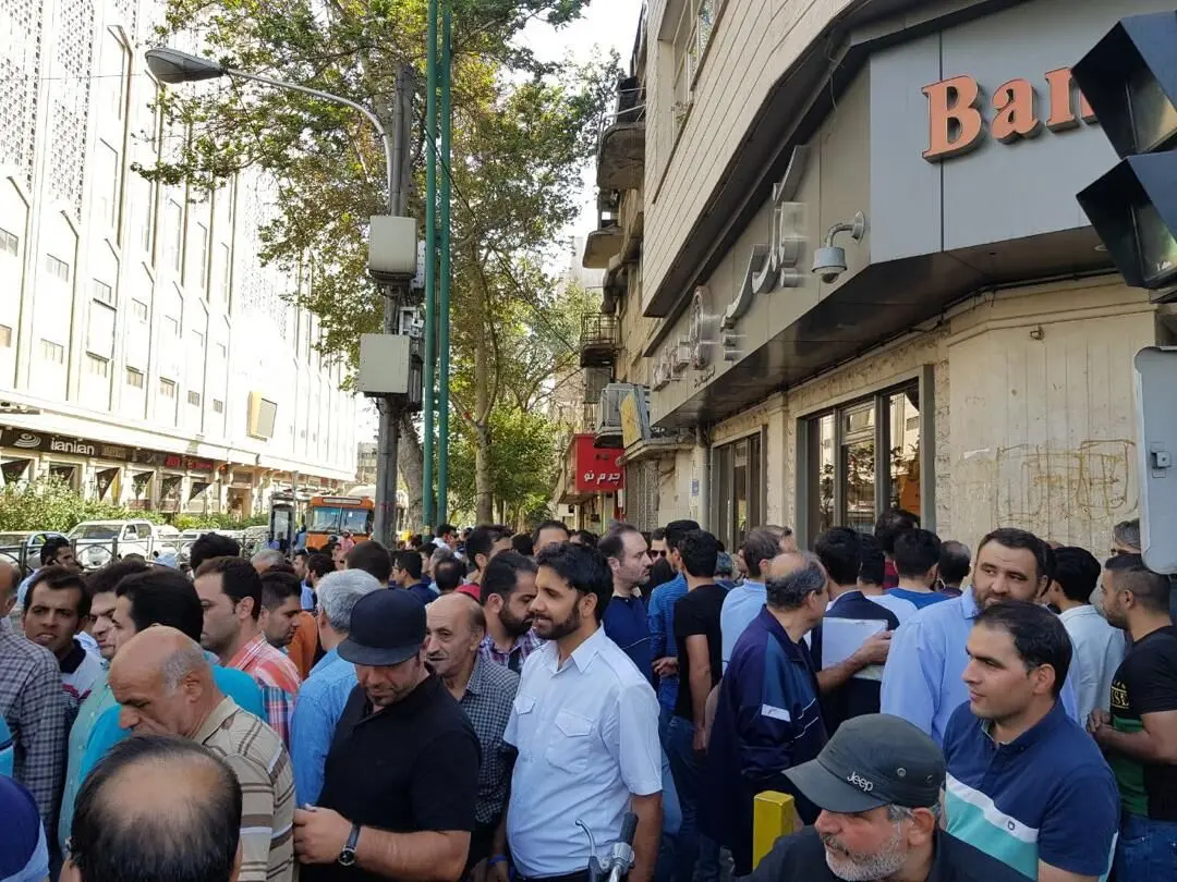 (تصاویر) درگیری دلال‌ها در چهار راه استانبول
