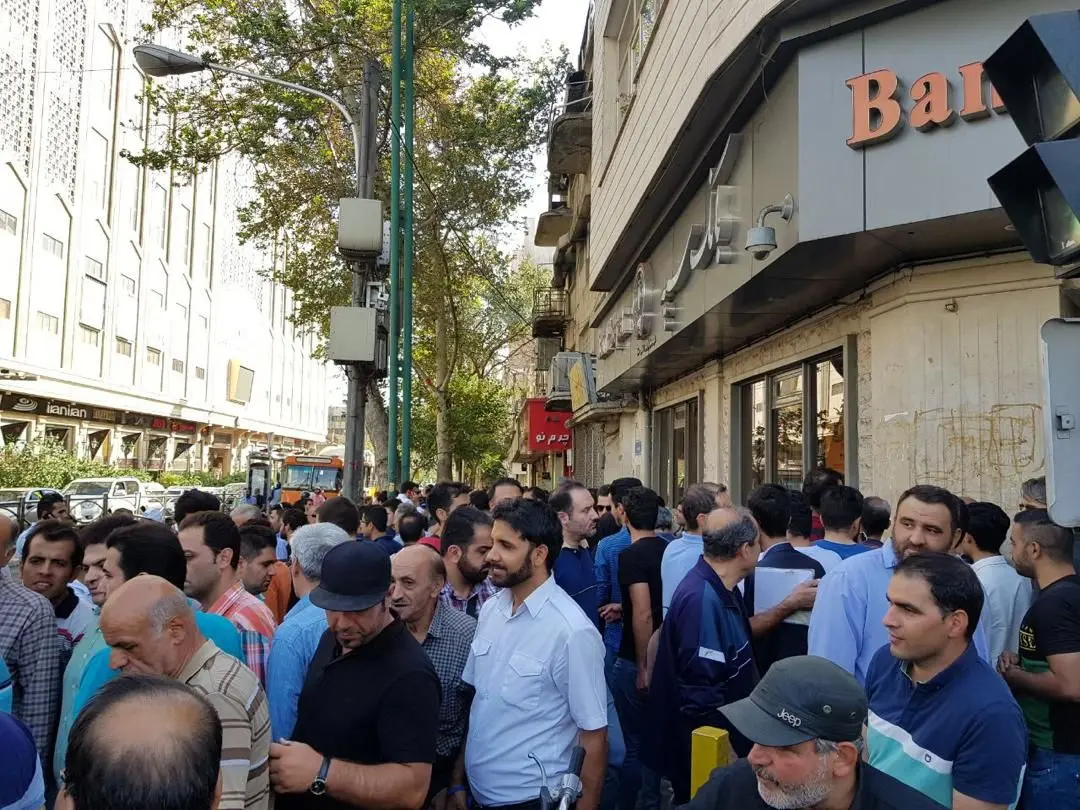 (تصاویر) درگیری دلال‌ها در چهار راه استانبول