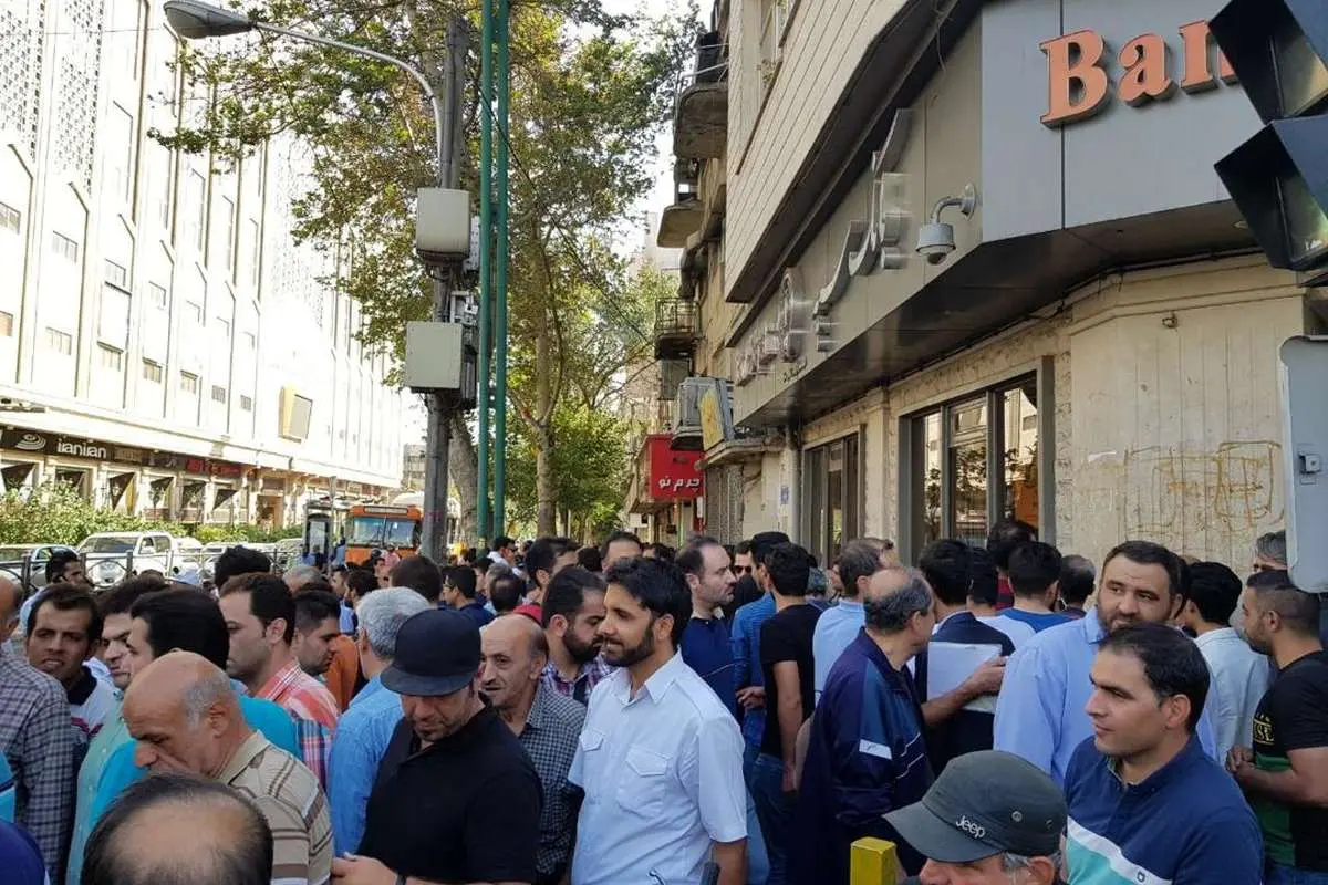(تصاویر) درگیری دلالها در چهار راه استانبول