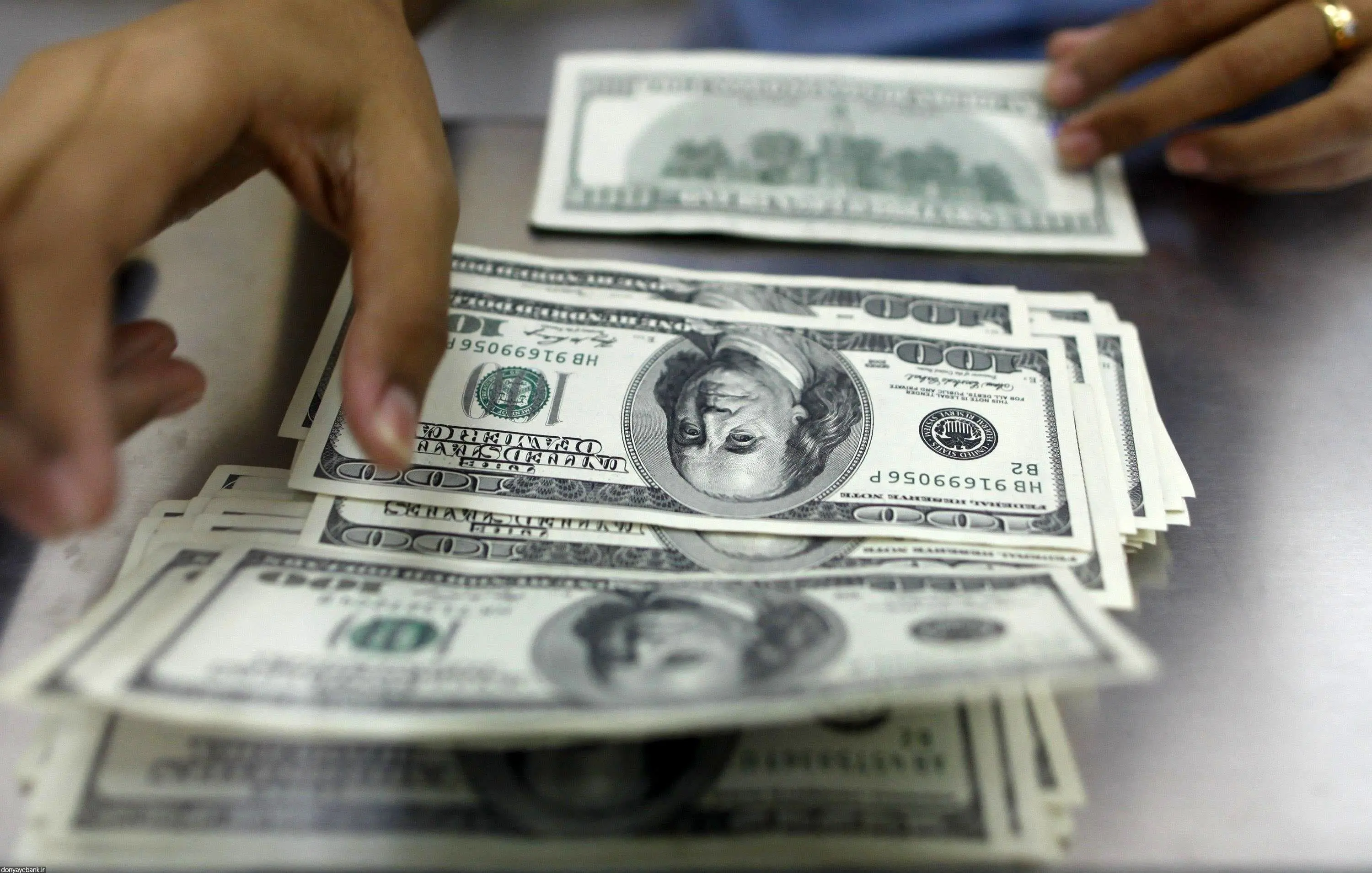 نایب رییس اتاق بازرگانی: قیمت دلار آزاد و ثانویه یکسان می‌شود