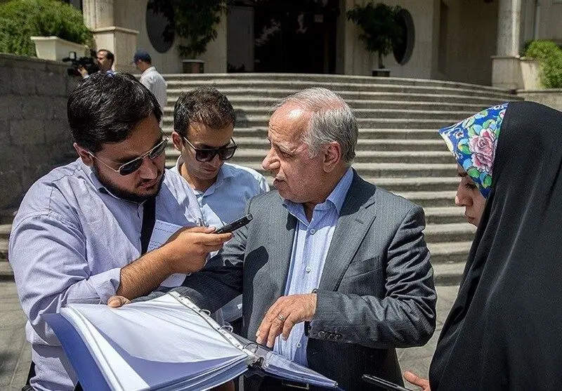 معاون رئیس‌جمهور: دلار باید زیر هفت هزار تومان قرار گیرد