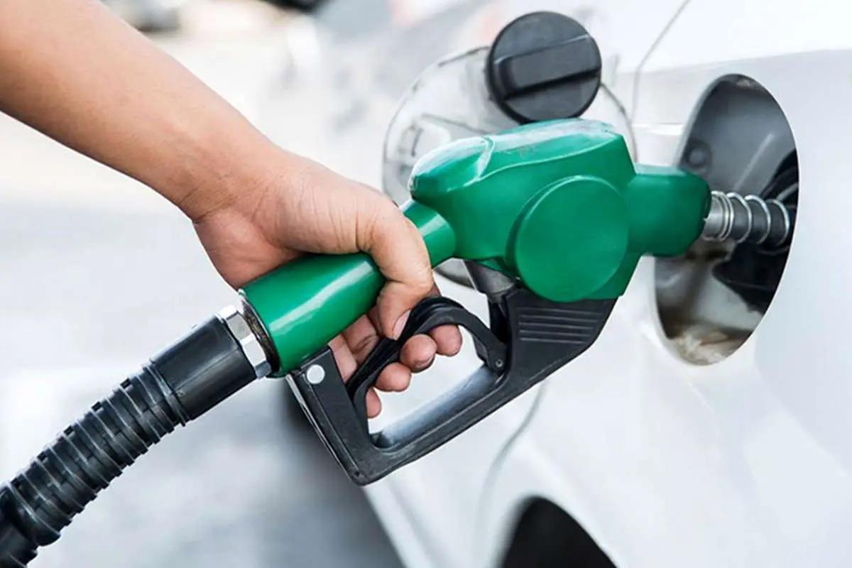 آیا بنزین سهمیهبندی میشود؟